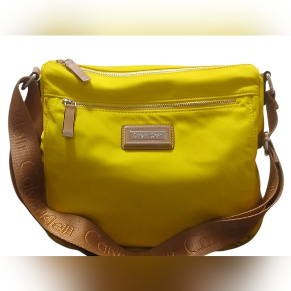 Calvin Klein - NWOT, Nylon Shoulder Bag, XL Main Compartment, 1 Zippered Inside - Picture 12 of 12